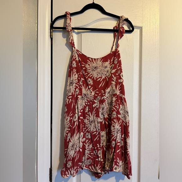 Urban Outfitters romper - Picture 1 of 2